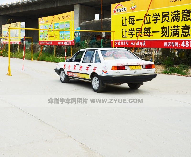 瑪雅駕校限速通過限寬門場(chǎng)地