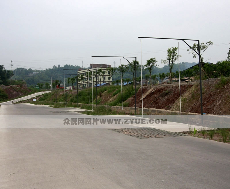 廣緣駕校側(cè)方停車場地
