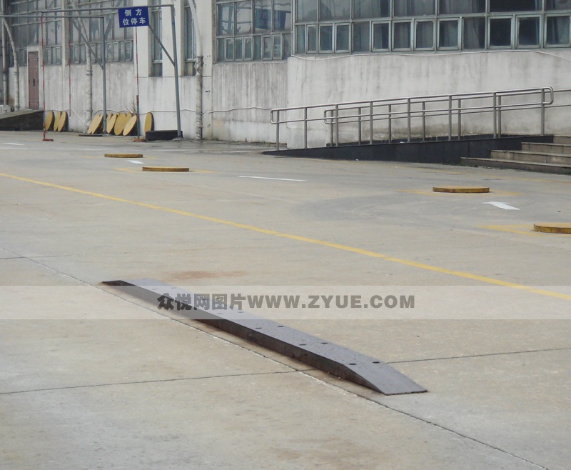 公交駕校單邊橋場地