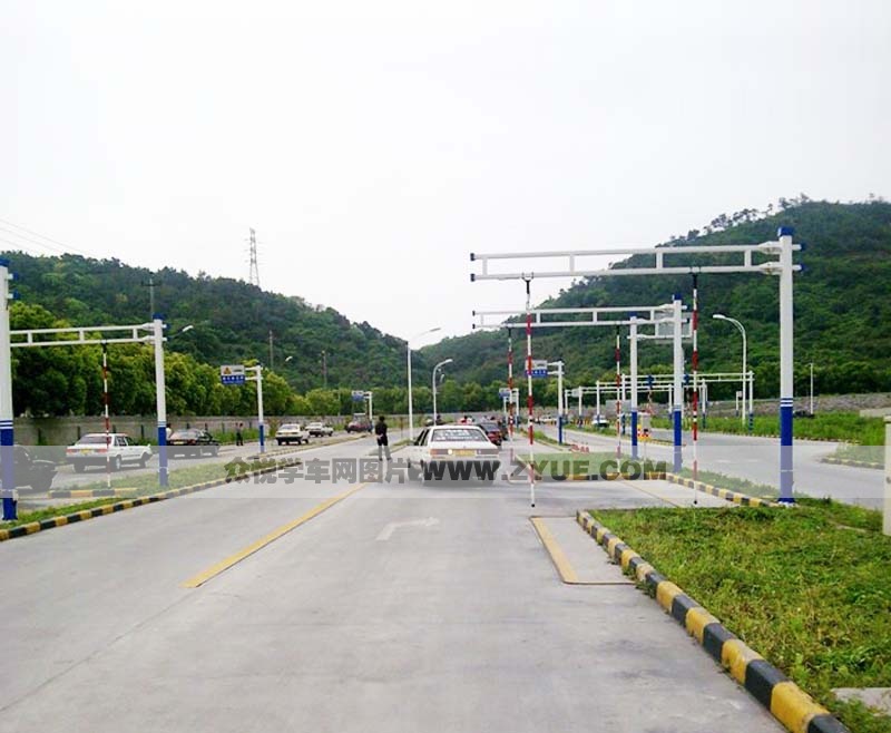 中邦駕校小港考試場(chǎng)側(cè)方停車起步點(diǎn)