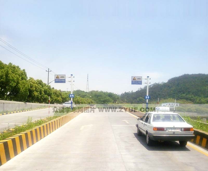 中邦駕校小港考試場(chǎng)上坡停車場(chǎng)地