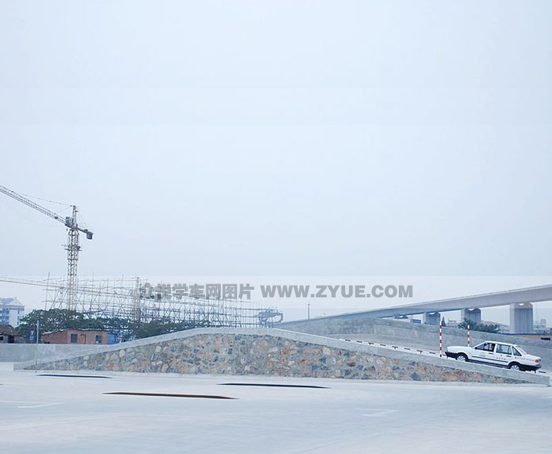 恒通駕校上坡路場(chǎng)地