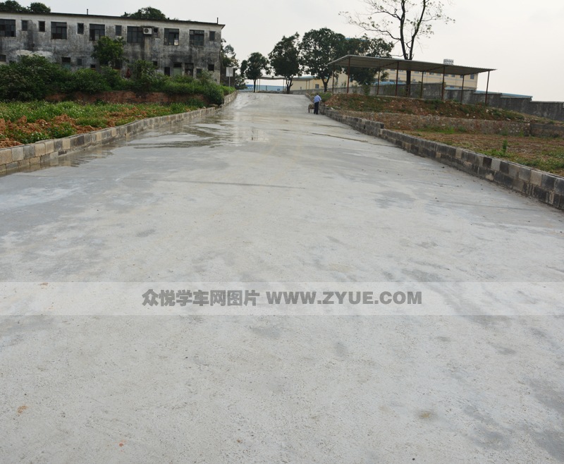 農(nóng)興駕校學(xué)車場(chǎng)