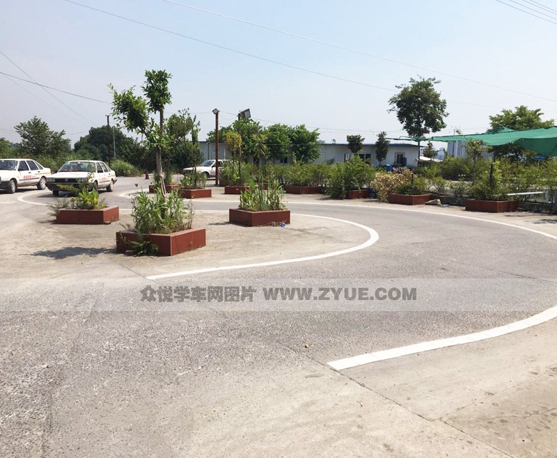 啟富駕校曲線行駛場(chǎng)地
