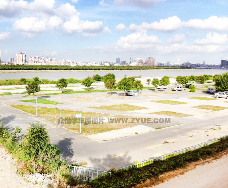 長虹駕校學(xué)車場(chǎng)地