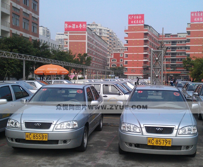 中營(yíng)駕校教練車2