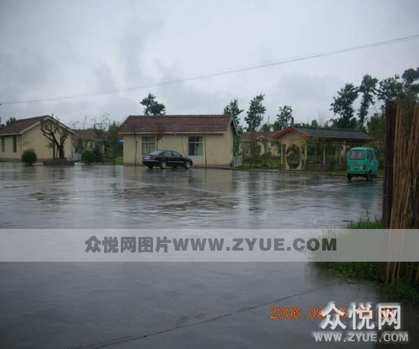 川糧駕校彝族景致2