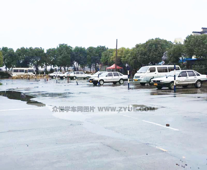 上海惠佳駕校倒車入庫(kù)場(chǎng)地