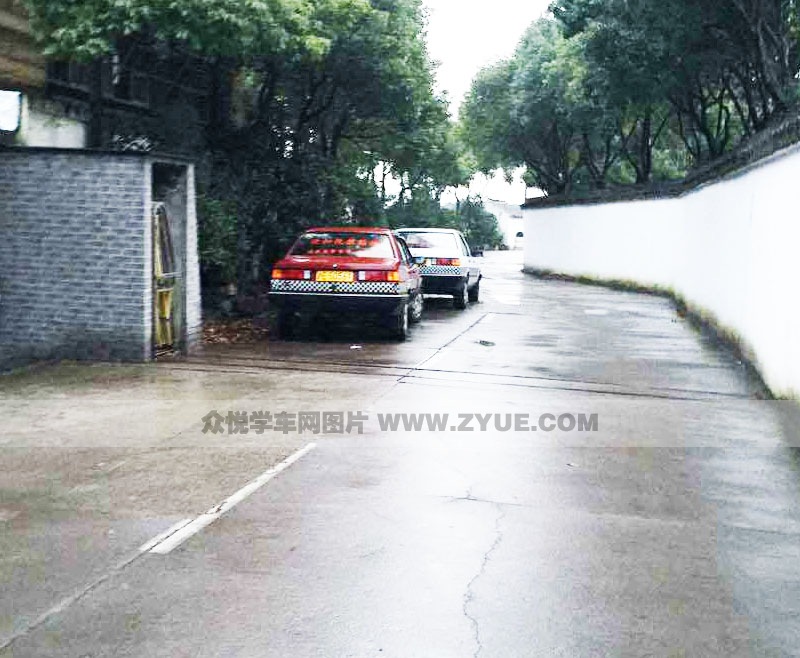 上?；菁疡{校一角