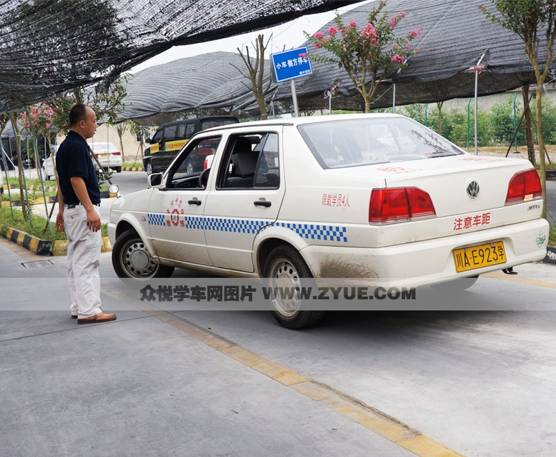 市振中駕校側(cè)方位停車教學(xué)(三)