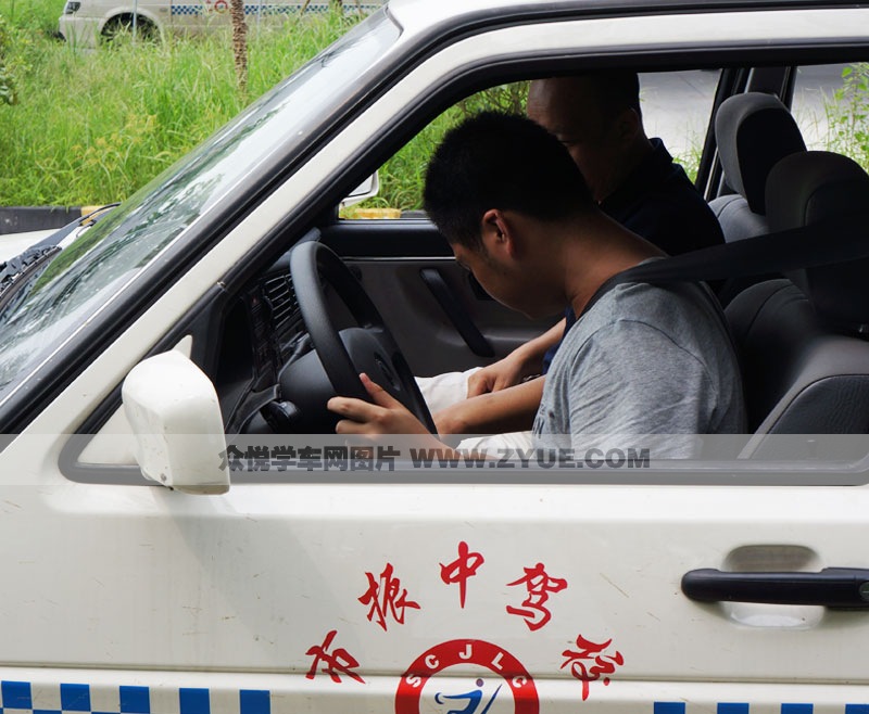 市振中駕校側(cè)方位停車教學(xué)(四)