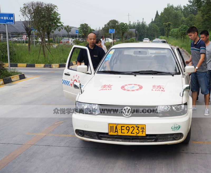 市振中駕校倒車入庫教學(xué)(三)