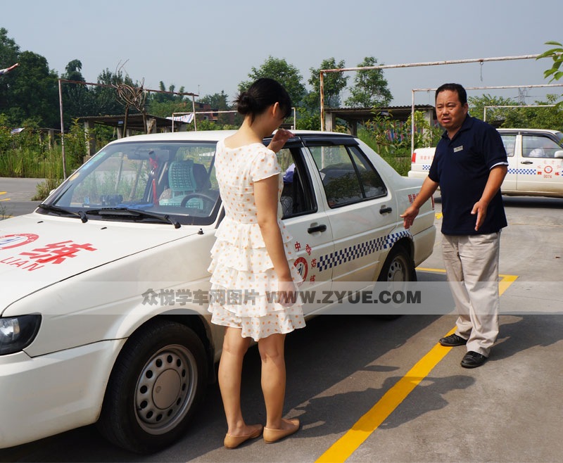 市振中駕校倒車入庫教學(xué)(六)