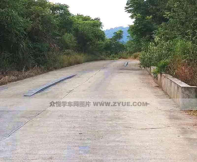 和欣駕校過單邊橋場(chǎng)地