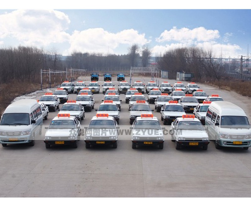 安順汽校教練車隊(duì)伍