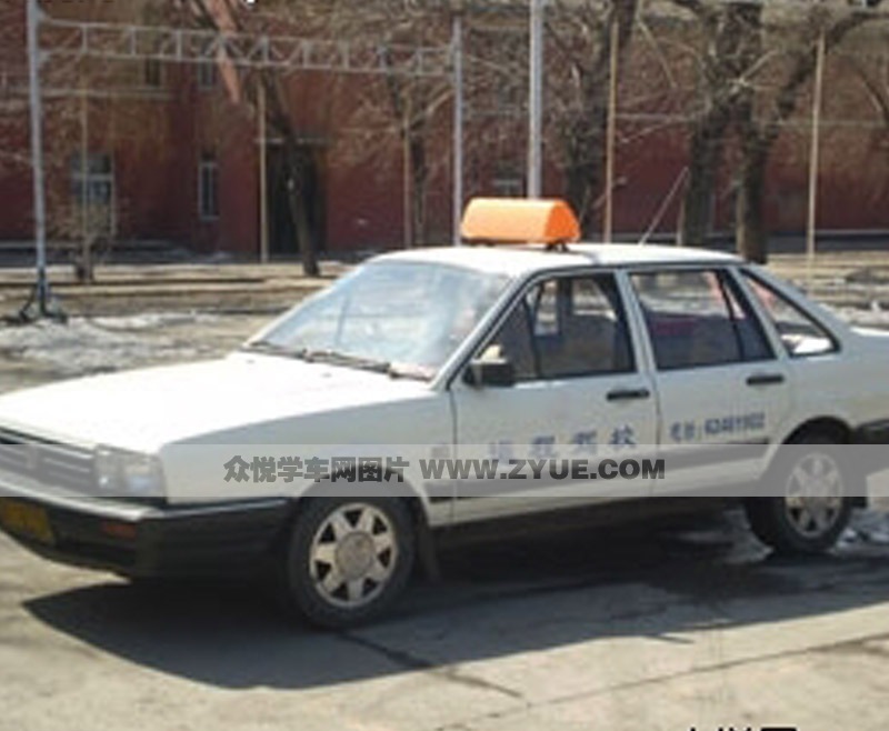 沈陽(yáng)運(yùn)程駕校教練車(chē)