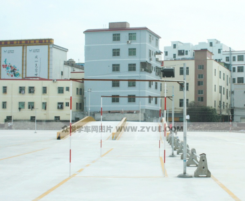 鵬峰駕校場(chǎng)地介紹