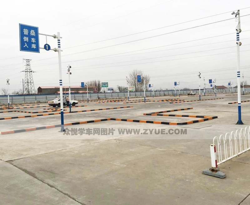 唐山棟翼駕校倒車入庫訓練場地