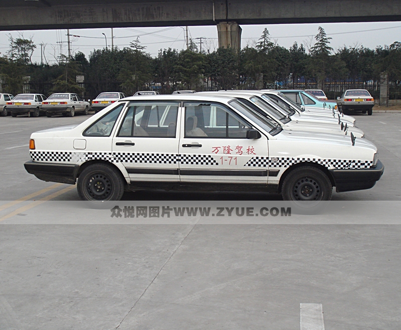 萬隆駕校教練車 一列