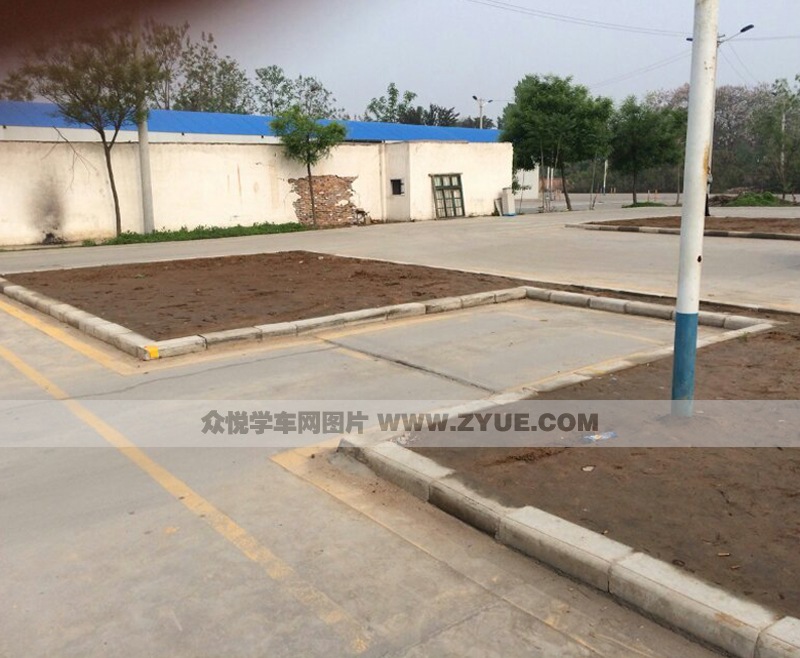 西安慶華駕校倒車(chē)入庫(kù)