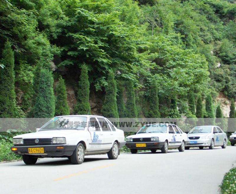 秦安駕校練車隊伍