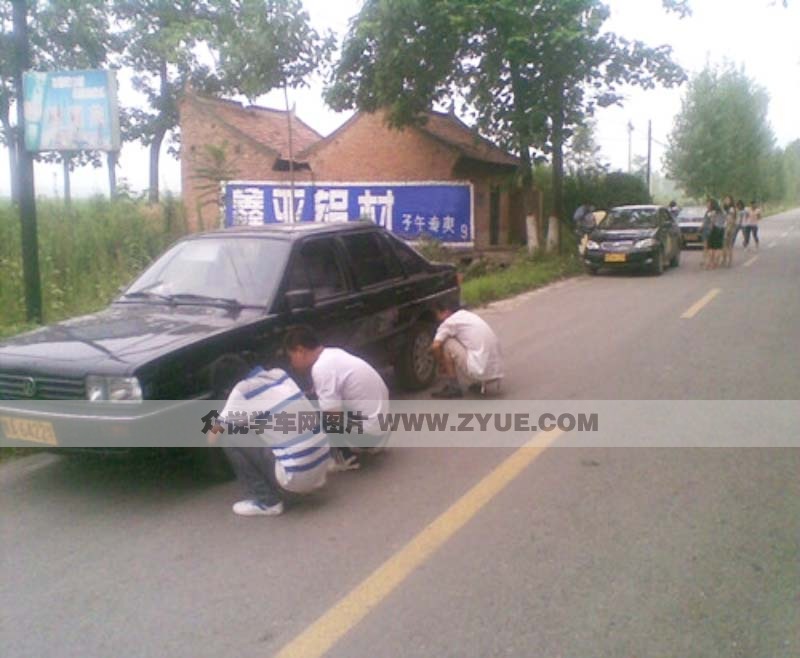 西部駕校山路訓(xùn)練完后車(chē)輛檢查