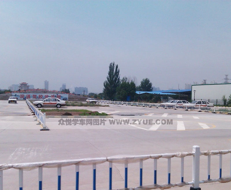 興新駕校學(xué)車場地