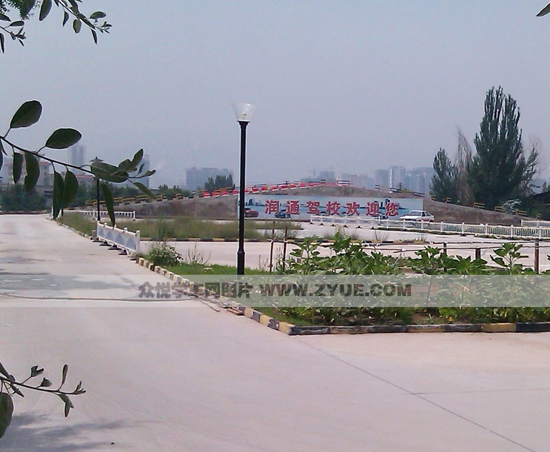 興新駕校直角轉(zhuǎn)彎場地