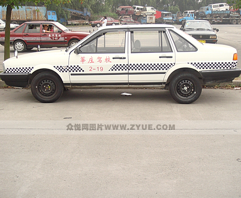 莘莊駕校學(xué)員訓(xùn)練車