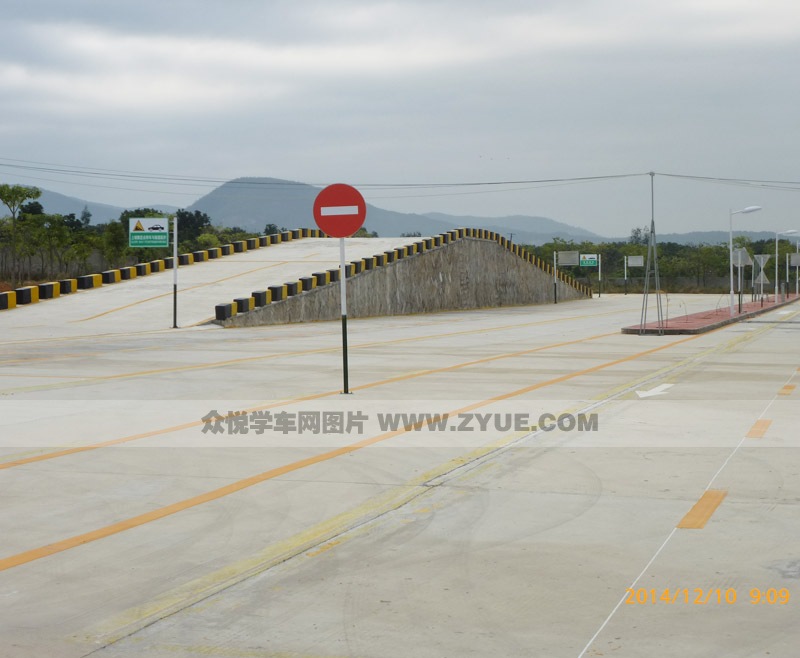 廈門陽齊駕校起步上坡場地