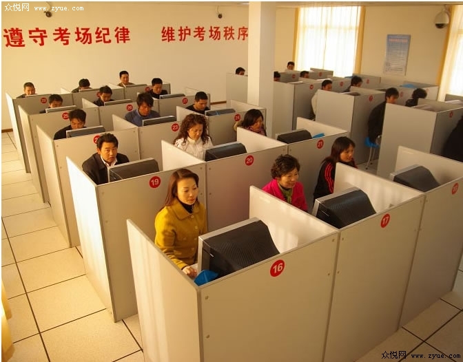揚(yáng)中駕校機(jī)房