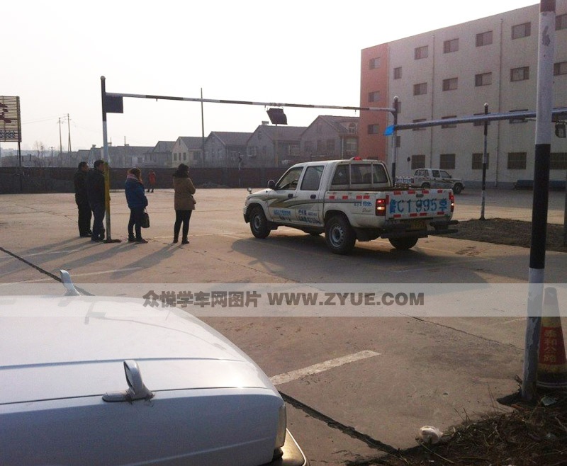頤澤駕校倒車入庫(kù)場(chǎng)地