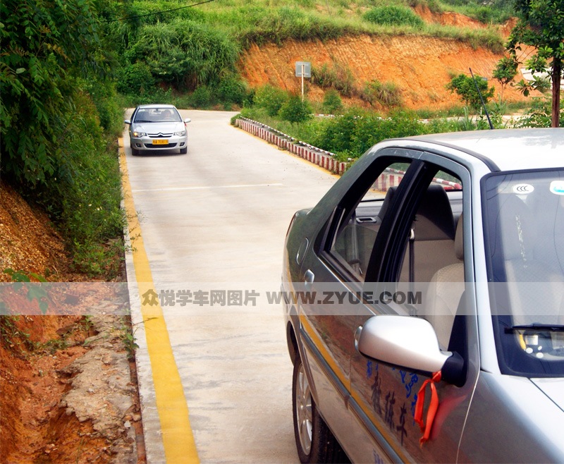 譽(yù)通駕校上坡路練車場(chǎng)地
