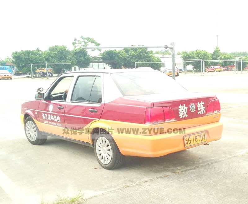 謙和駕校教練車近照